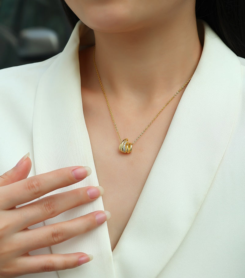 Snake Knot - A Fashionable And Trendy Necklace Pendant Set With Top-quality Moissanite S925 In Silver And Gold-plated. It Can Be Tested With A Diamond Pen